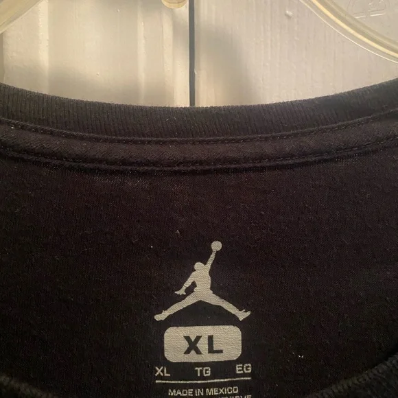 Jordan Collection Mens Air Jordan Iconic Big Jump-man Logo Black Graphic T-shirt - Picture 4 of 4